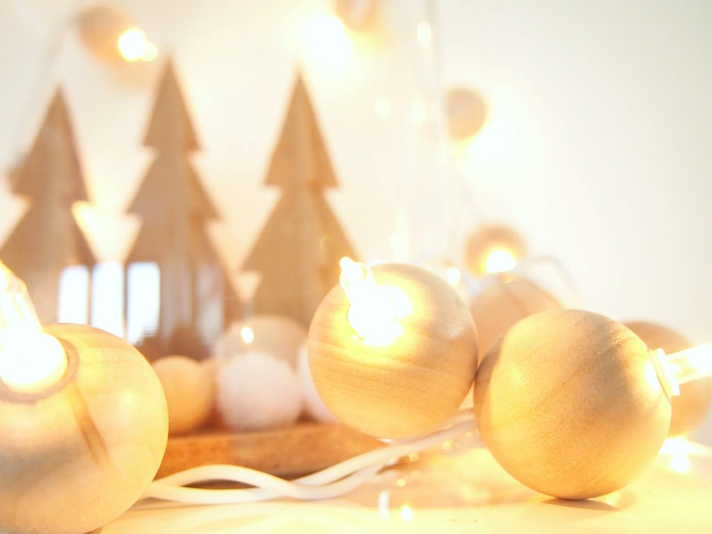 Need some Christmas Handmade inspiration. Find it with these 10 Clever Christmas Decor options - Tipsaholic, #Christmas, #decor, #holidays, #christmasdecor, #decorations, #Handmade