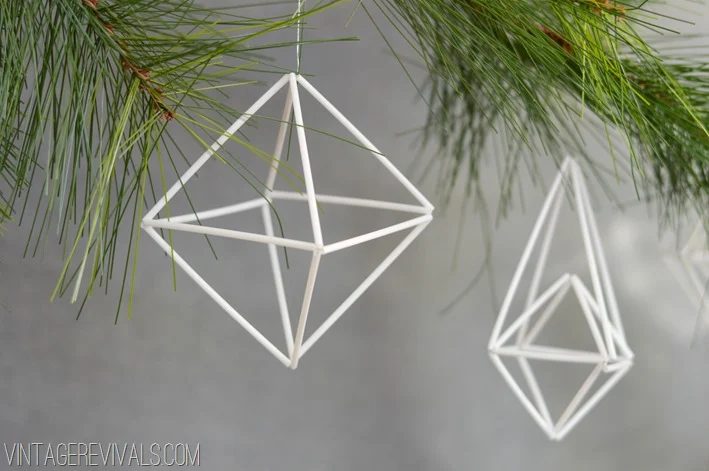 Need some Christmas Handmade inspiration. Find it with these 10 Clever Christmas Decor options - Tipsaholic, #Christmas, #decor, #holidays, #christmasdecor, #decorations, #Handmade