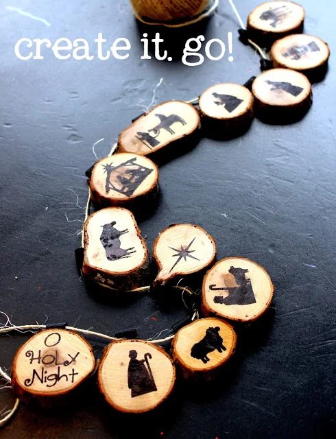 Need some Christmas Handmade inspiration. Find it with these 10 Clever Christmas Decor options - Tipsaholic, #Christmas, #decor, #holidays, #christmasdecor, #decorations, #Handmade