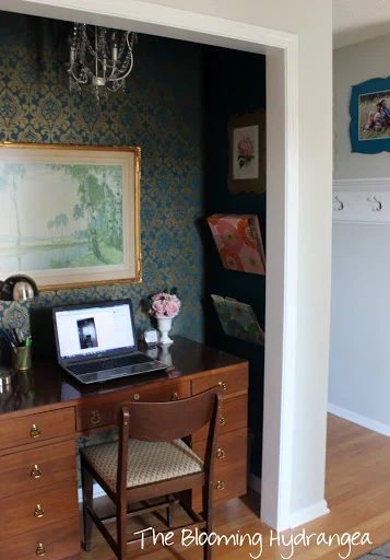 No space for an office? How about building an office closet? Here are 10 useful closet office options that will maximize the space in your tiny office! 10 Closet Office options: Ho