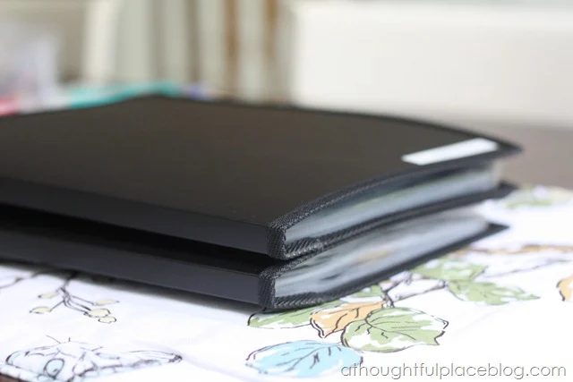 Do you love your kids' art creations, but hate paper clutter? Here are 10 options for what to do with your kids’ art and schoolwork! 10 Creative Ways to Organize Kids' Art and Scho