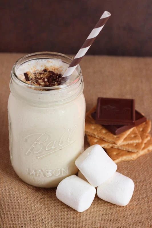 You don't have to go camping to enjoy the delicious flavor of s'mores. Get cooking with these 10 delicious s'mores inspired desserts! 10 Delicious S'mores Inspired Desserts via @ti