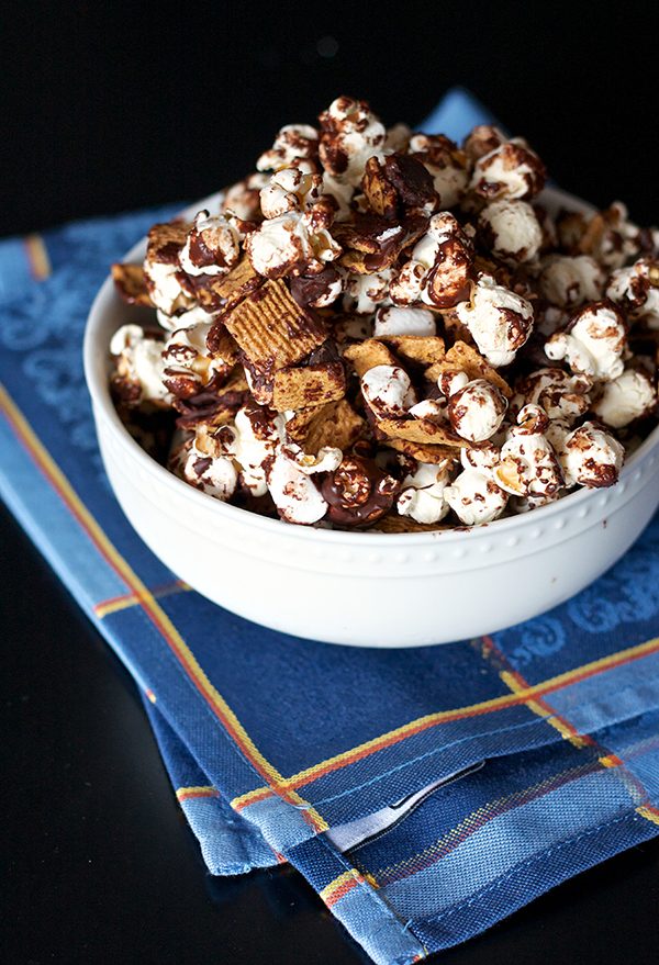 You don't have to go camping to enjoy the delicious flavor of s'mores. Get cooking with these 10 delicious s'mores inspired desserts! 10 Delicious S'mores Inspired Desserts via @ti