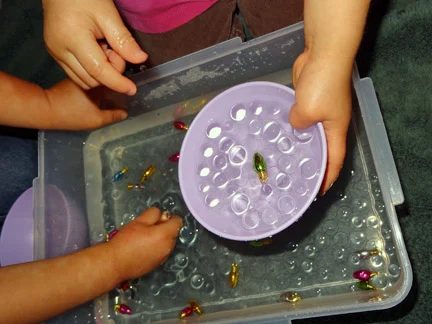From elves and trees to snowmen, and more, these crafts and activities will give your kids a chance to express their creative energy and feel the Christmas spirit. 10 Handmade Chri