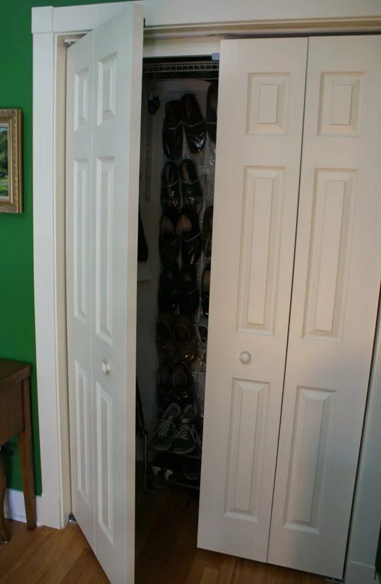 Doors are so functional that we sometimes forget that they can be made striking, too. look at these 10 Handmade door projects for some great options! 10 Handmade Door Projects via 