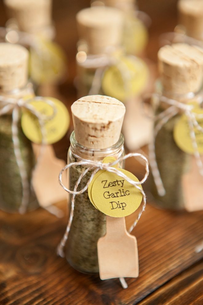 If a wedding is in your future, look at these sweet Handmade wedding options. Decorations, place cards and more to make your day special. 10 Handmade Wedding options via @tipsaholi