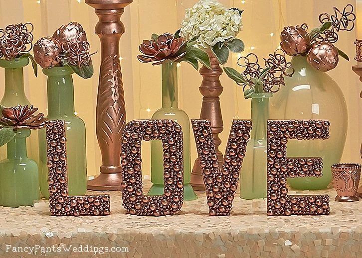 If a wedding is in your future, look at these sweet Handmade wedding options. Decorations, place cards and more to make your day special. 10 Handmade Wedding options via @tipsaholi