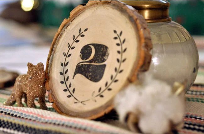If a wedding is in your future, look at these sweet Handmade wedding options. Decorations, place cards and more to make your day special. 10 Handmade Wedding options via @tipsaholi