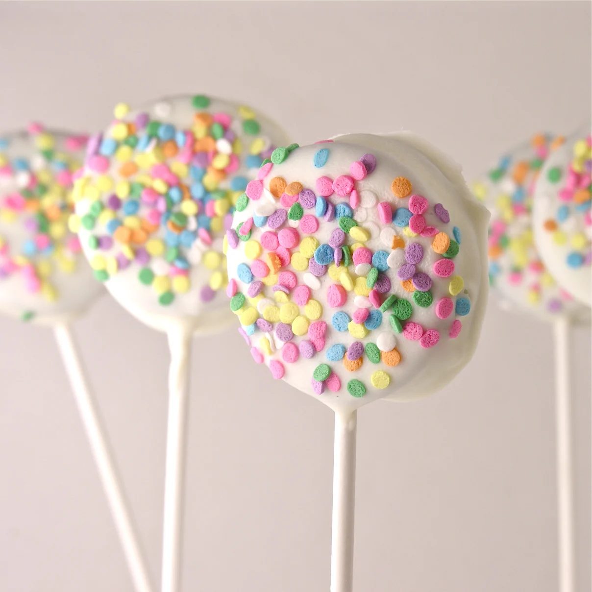 If a wedding is in your future, look at these sweet Handmade wedding options. Decorations, place cards and more to make your day special. 10 Handmade Wedding options via @tipsaholi