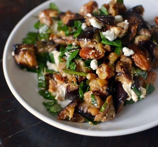 Looking for new ways to cook eggplant that will please everyone at your dinner table? Here are 10 yummy eggplant recipes for you to try via @tipsaholic #eggplant #recipes #health #
