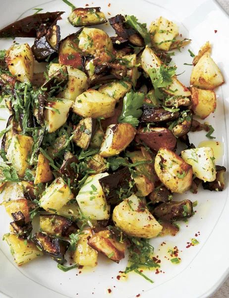 Looking for new ways to cook eggplant that will please everyone at your dinner table? Here are 10 yummy eggplant recipes for you to try via @tipsaholic #eggplant #recipes #health #