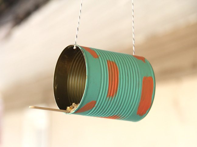 tipsaholic-tin-can-bird-feeder-momtastic