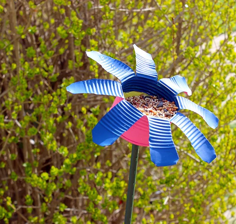 tipsaholic-tin-can-flower-feeder-think-crafts