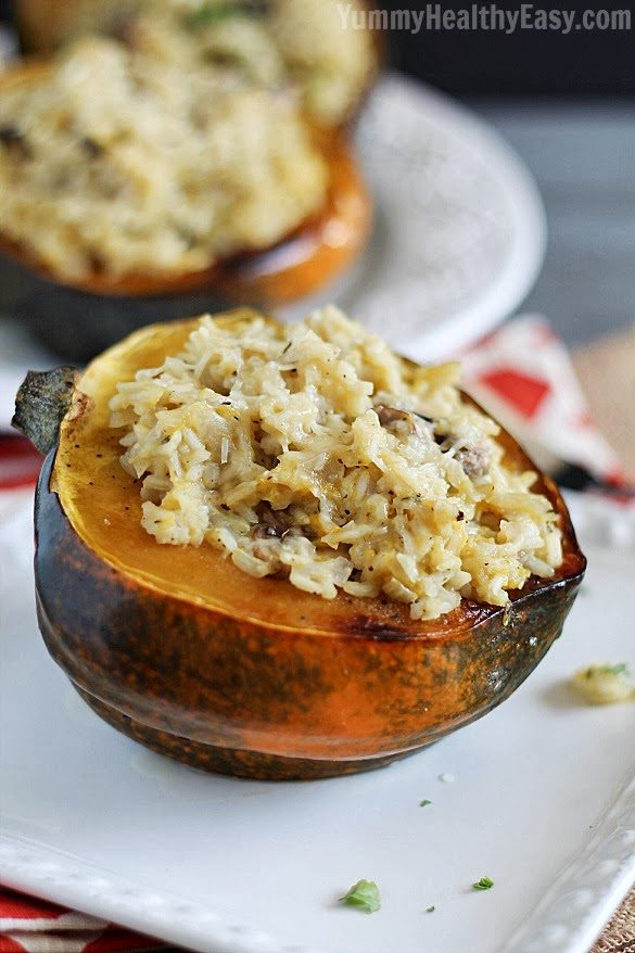 Have you tried the very versatile and healthy acorn squash yet? Try these 10 delicious acorn squash recipes for your next dinner... or breakfast or lunch via @tipsaholic #squash #v