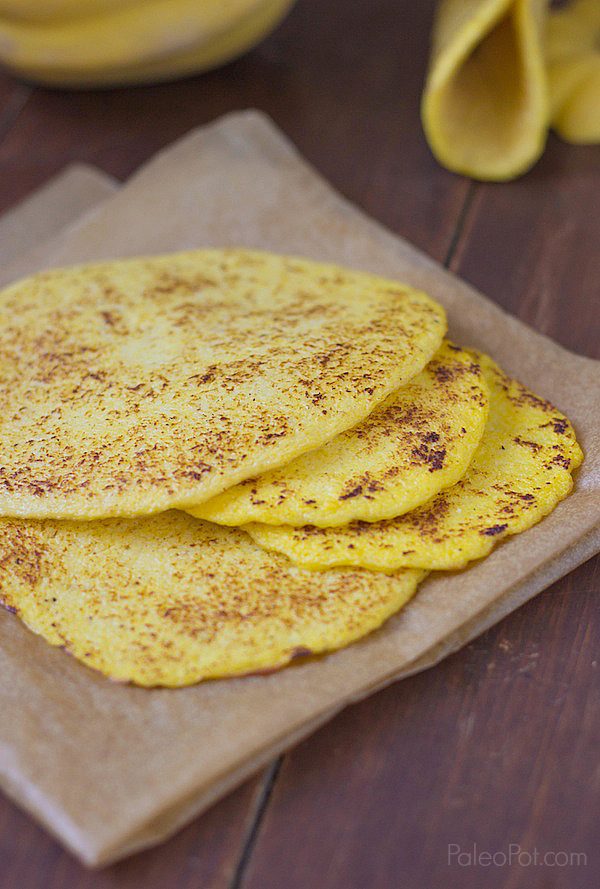 Have you tried the very versatile and healthy acorn squash yet? Try these 10 delicious acorn squash recipes for your next dinner... or breakfast or lunch via @tipsaholic #squash #v