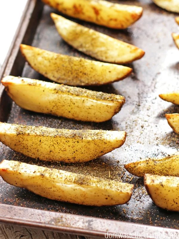 Banish boring potato sides and give your next party a punch by making one of these flavorful potato wedge recipes. 10 Flavorful Potato Wedge Recipes ~ Tipsaholic.com #sides #potato