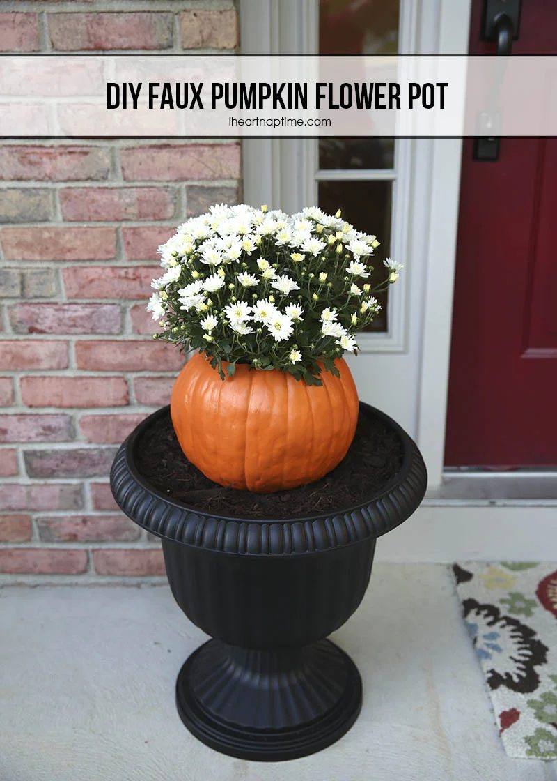 Get creative with your porch for fall. I can't wait to try some of these solid and straightforward options. 10 Front Porch Decor options for Fall via tipsaholic.com