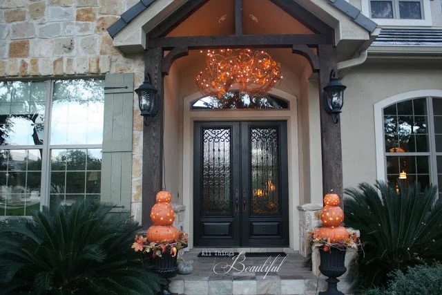 Get creative with your porch for fall. I can't wait to try some of these solid and straightforward options. 10 Front Porch Decor options for Fall via tipsaholic.com