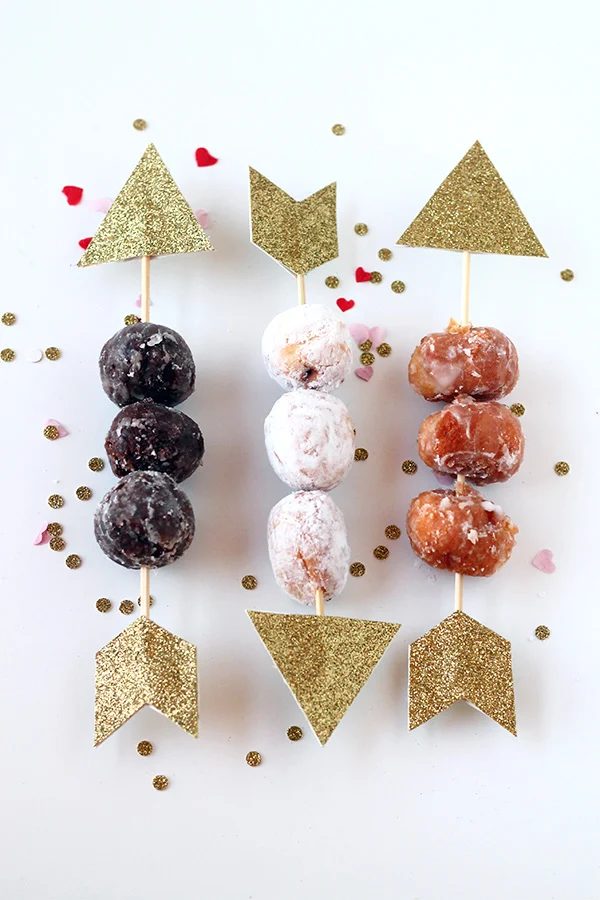 There are lots of great projects and crafts you can do with your kids around Valentine's Day. 10 Fun Valentine Activities for Kids - tipsaholic, #valentine, #valentine's #valentine
