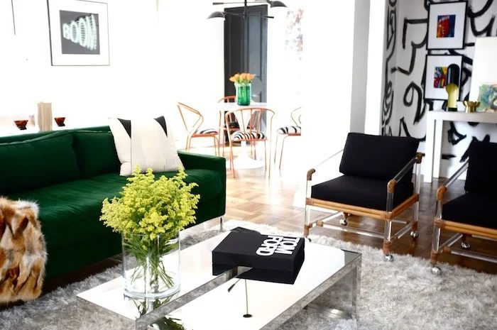 Looking for a new sofa for your home? Consider getting a colorful sofa! Here are 10 striking examples of how a sofa in a color can truly make a room. 10 vivid Living Rooms That Wil