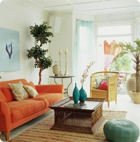 Looking for a new sofa for your home? Consider getting a colorful sofa! Here are 10 striking examples of how a sofa in a color can truly make a room. 10 vivid Living Rooms That Wil