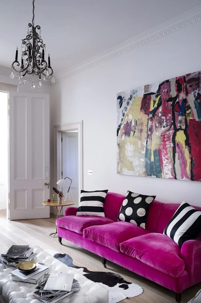 Looking for a new sofa for your home? Consider getting a colorful sofa! Here are 10 striking examples of how a sofa in a color can truly make a room. 10 vivid Living Rooms That Wil