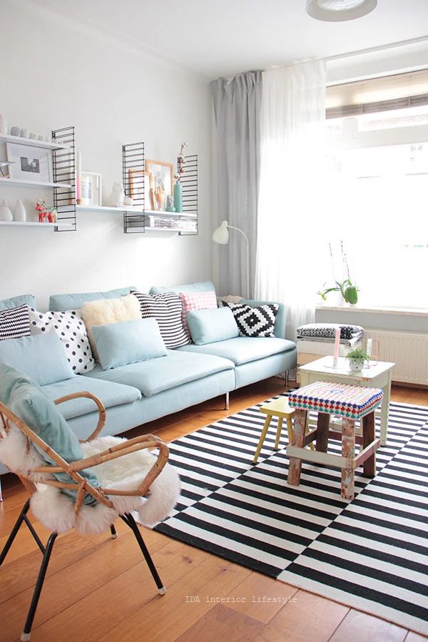 Looking for a new sofa for your home? Consider getting a colorful sofa! Here are 10 striking examples of how a sofa in a color can truly make a room. 10 vivid Living Rooms That Wil