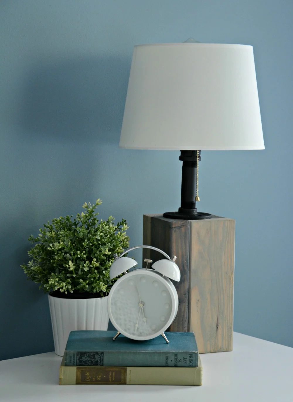 Instead of searching endlessly for the well fitted lamp for your space, why not make one? Here are 10 Handmade lamps that will inspire you to create your own! 10 Inspiring Handmade