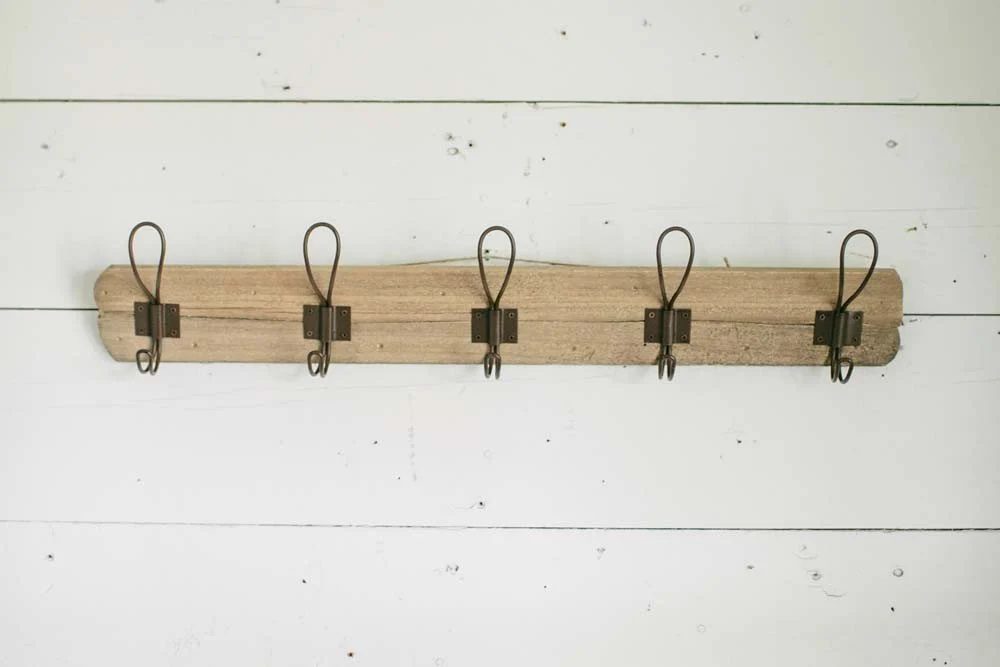Channel your inner Fixer Upper style with these Handmade projects. 10 Magnolia Market Looks To Handmade featured on Bekob.com