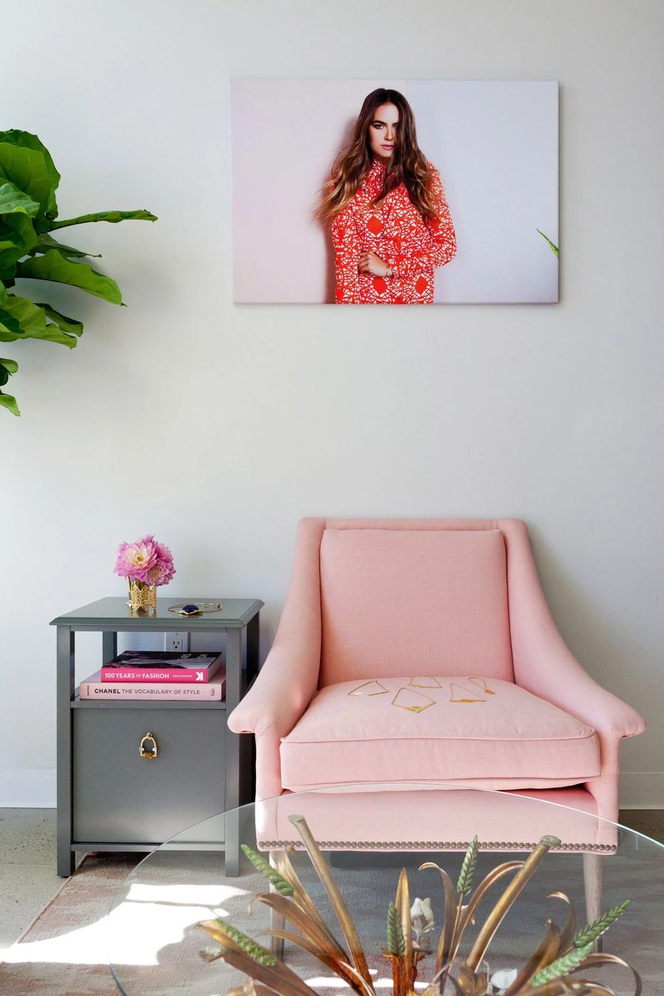 Homepolish Stefan Stein - Sitting area with art