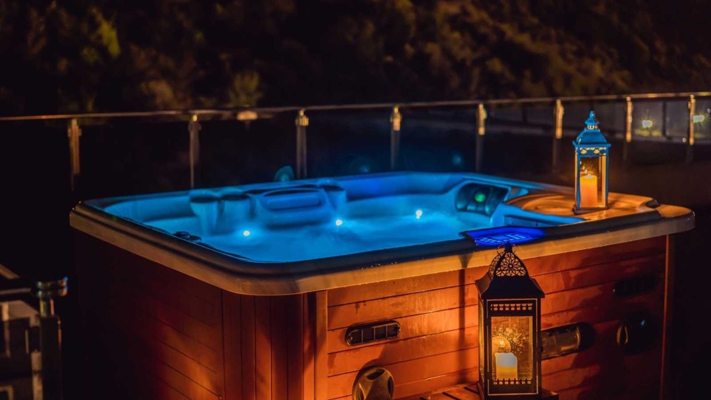 Hot tub with candles ready to take a bath.