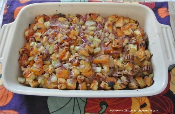 Thanksgiving has special types of food that most people eat, but there are lots of different ways to prepare each dish. Stuffing is a Thanksgiving staple. Try one of these 10 Uniqu
