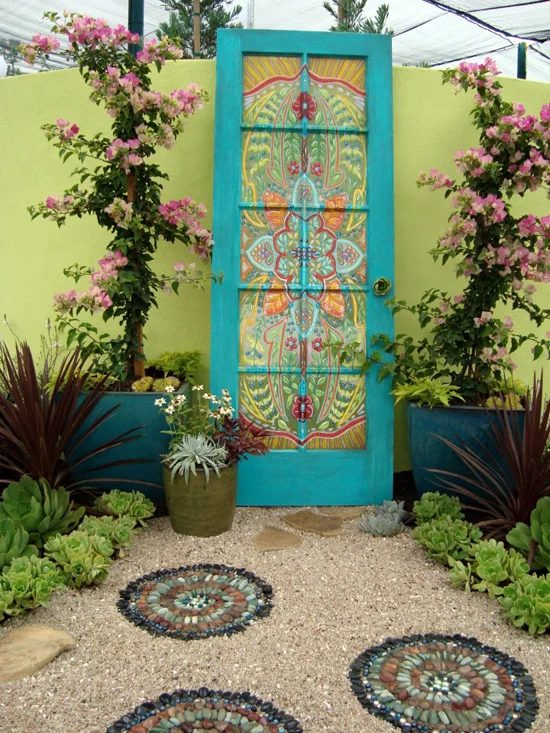 garden-decor-love-paper-paint