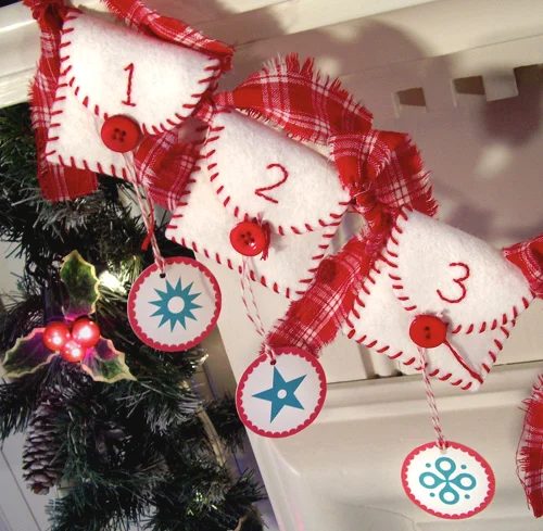 Find a fun way to countdown the days to Christmas and get a little crafty. Try one of these adorable 11 Handmade Christmas Advent Calendar Garlands ~ Tipsaholic.com #Christmas #cou