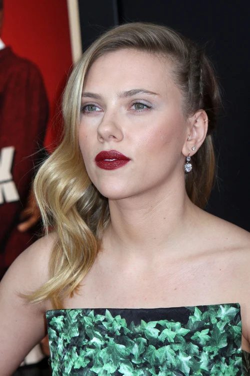 Stuck in a rut with your hair? Or are you looking for a new way to color your hair? You’ll find all these and more in this list of 11 current hair trends! 11 Fun and Current Hair T