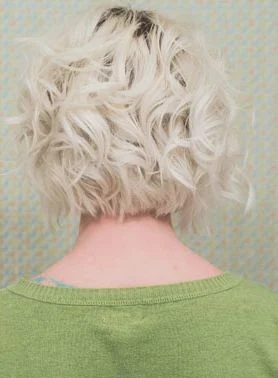 Try these methods to get the the well fitted waves and curls for quick and straightforward hairstyles that last! 11 Ways to Get Waves and Curls ~ Tipsaholic.com #waves #curls #hair
