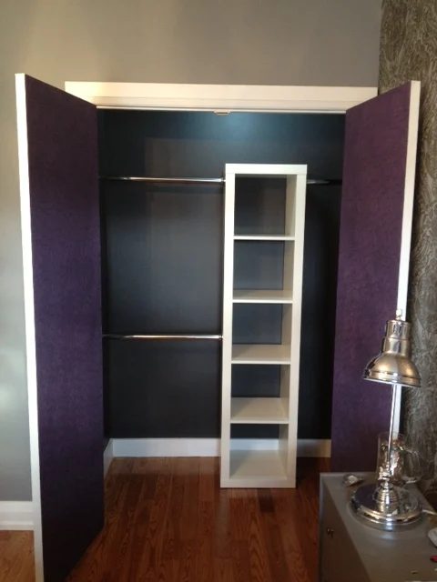 Is your coat closet small and cluttered? Turn your messy coat closet into an organized space with the help of these 11 coat closet options! 11 Ways to Upgrade Your Coat Closet via 