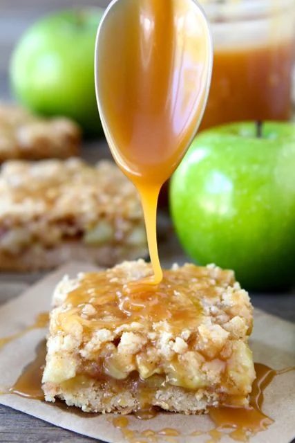 salted-caramel-apple-crumb-bars