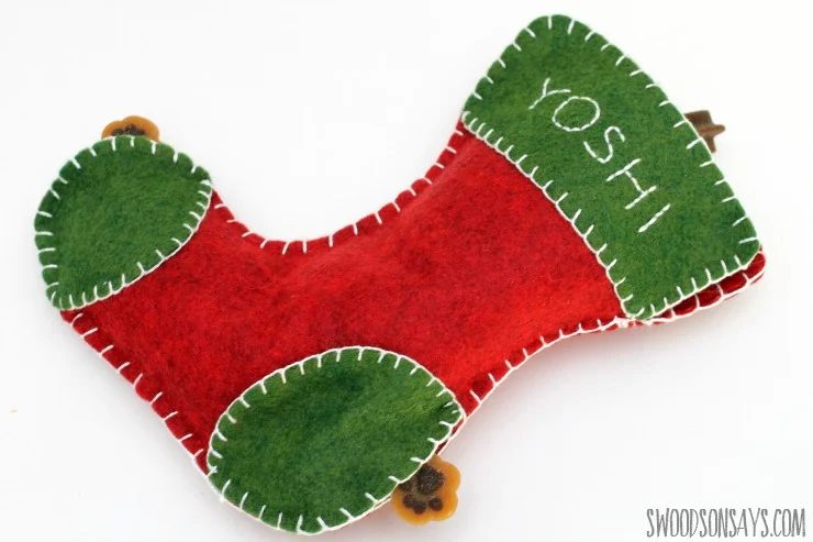 Christmas time is a great time to let your pets know you care. Create on of these 12 Handmade Christmas Gifts for Pets to let them know you love them featured on Bekob.com