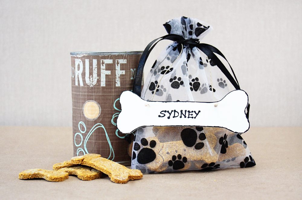 Christmas time is a great time to let your pets know you care. Create on of these 12 Handmade Christmas Gifts for Pets to let them know you love them featured on Bekob.com