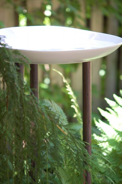 A birdbath will bring more life to your backyard. Why not make one yourself? Here are 10 straightforward Handmade bird bath options that can be achieved in a weekend or less. 12 Fu