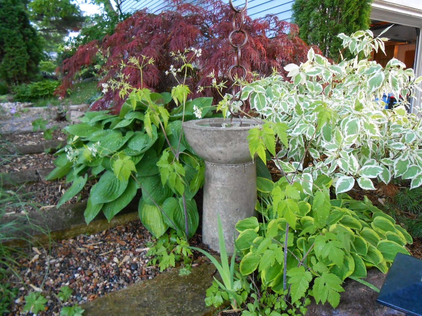 A birdbath will bring more life to your backyard. Why not make one yourself? Here are 10 straightforward Handmade bird bath options that can be achieved in a weekend or less. 12 Fu