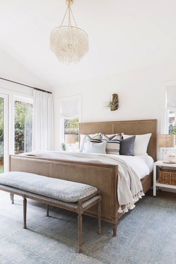 12 Items for a well fitted Fixer Upper Style Farmhouse Bedroom | Decorating tips and affordable farmhouse decor picks