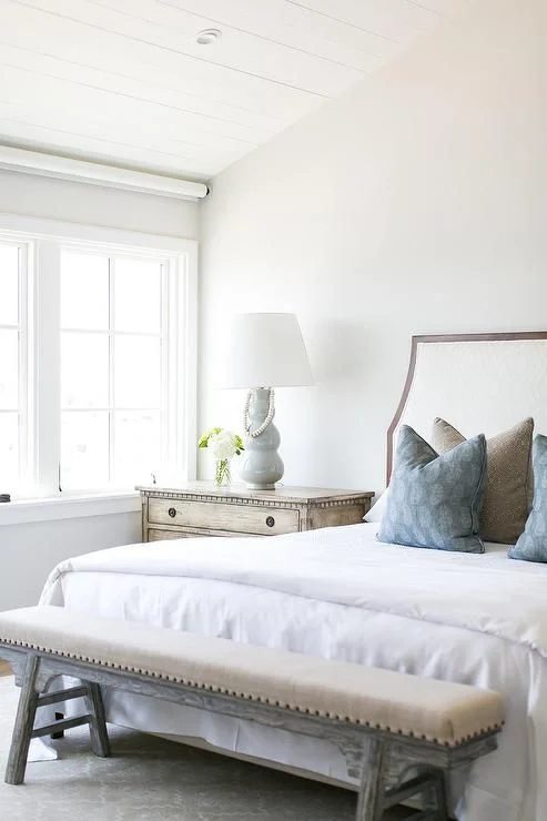 12 Items for a well fitted Fixer Upper Style Farmhouse Bedroom | Decorating tips and affordable farmhouse decor picks