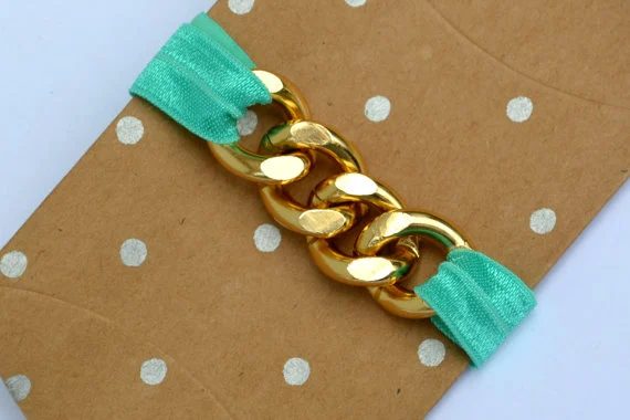 Do you always wear your hair ties around your wrist in case of a hair emergency? Try these 12 hair ties that double as bracelets for a more stylish look! 12 clearly-Cute Hair Ties 