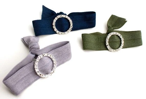 Do you always wear your hair ties around your wrist in case of a hair emergency? Try these 12 hair ties that double as bracelets for a more stylish look! 12 clearly-Cute Hair Ties 
