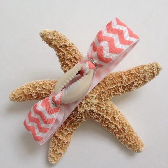 Do you always wear your hair ties around your wrist in case of a hair emergency? Try these 12 hair ties that double as bracelets for a more stylish look! 12 clearly-Cute Hair Ties 