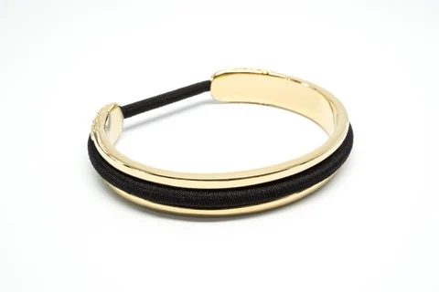 Do you always wear your hair ties around your wrist in case of a hair emergency? Try these 12 hair ties that double as bracelets for a more stylish look! 12 clearly-Cute Hair Ties 