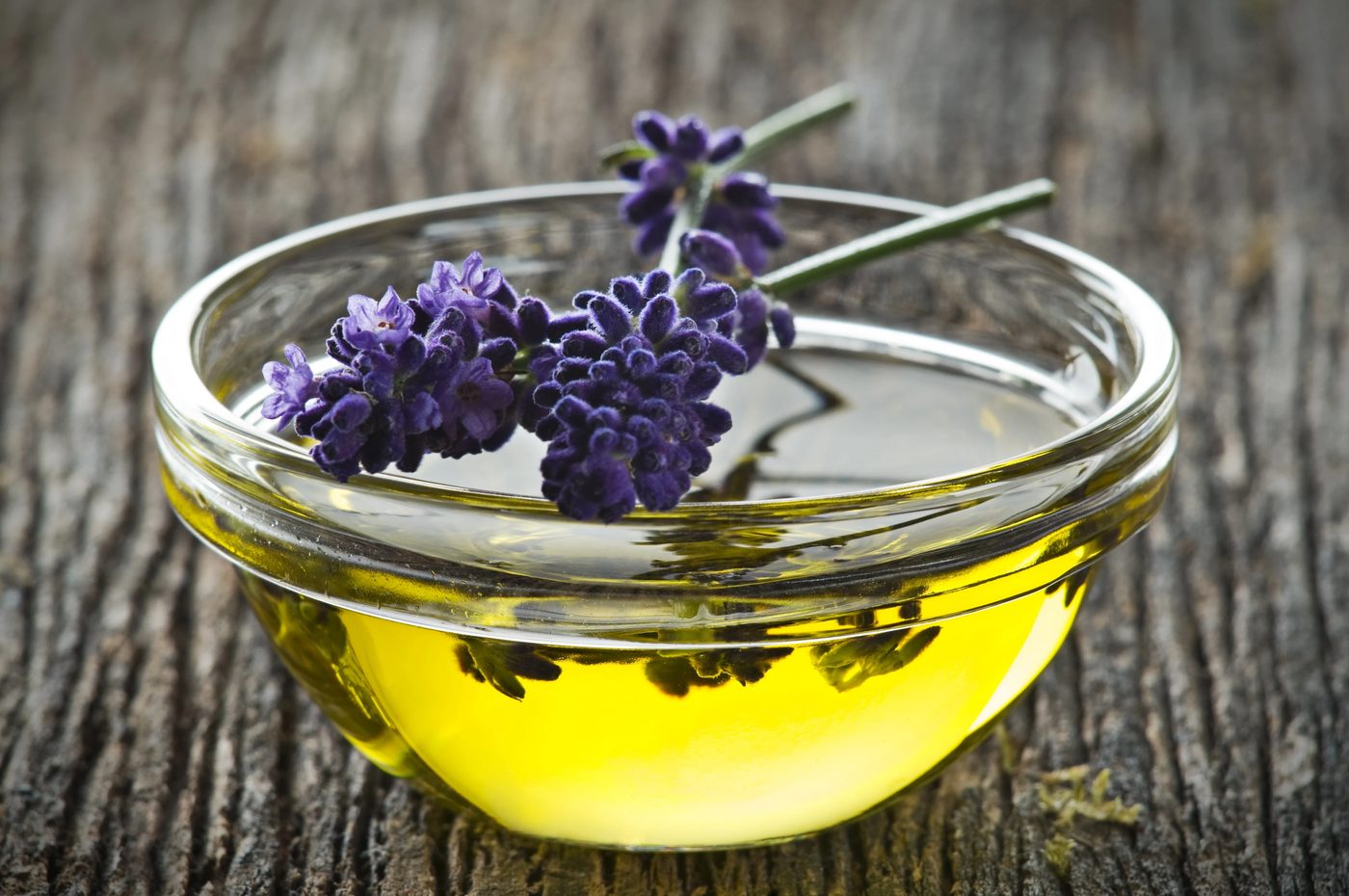 12 Ways to Use Lavender Essential Oil for Calming and Relaxation