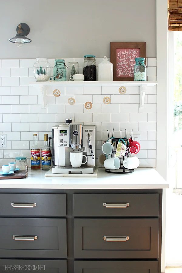 Love coffee? Create a fabulous coffee bar in your home! Here are 13 great options for an organized, functional, and striking home coffee bar! 13 options for a Home Coffee Bar via t